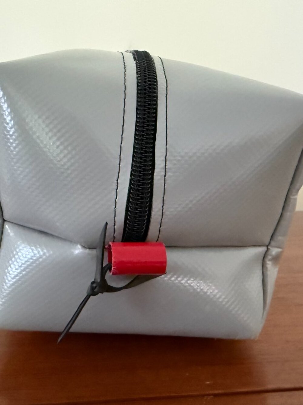 FREITAG Practical Toiletry Bag Dopp Kit Gray and Red Travel Case - Picture 8 of 9